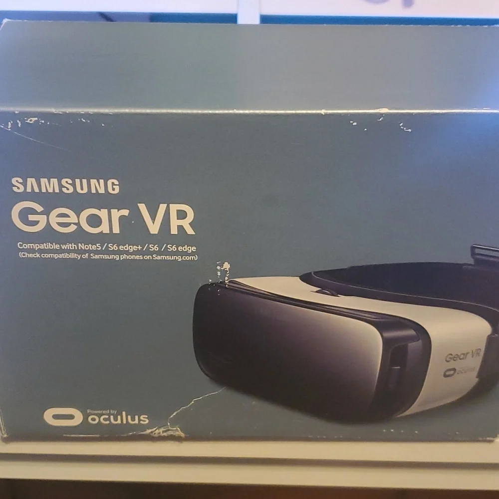 SAMSUNG Gear VR by oculus.